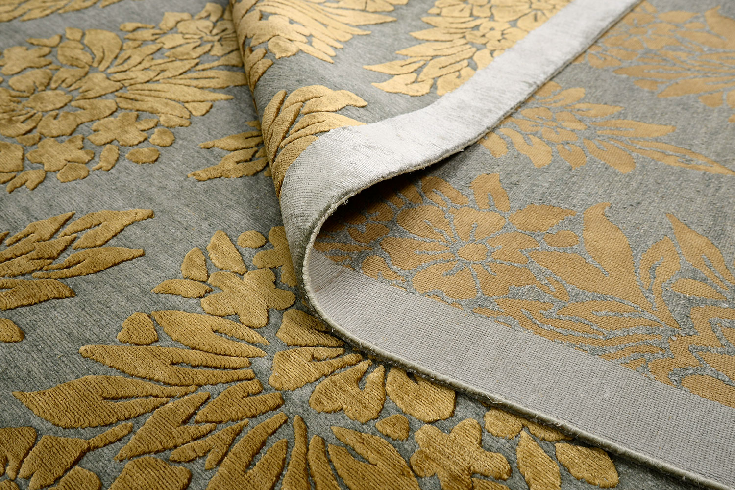 Объемный шелковый рисунок на непальском дизайнерском ковре Bouquet